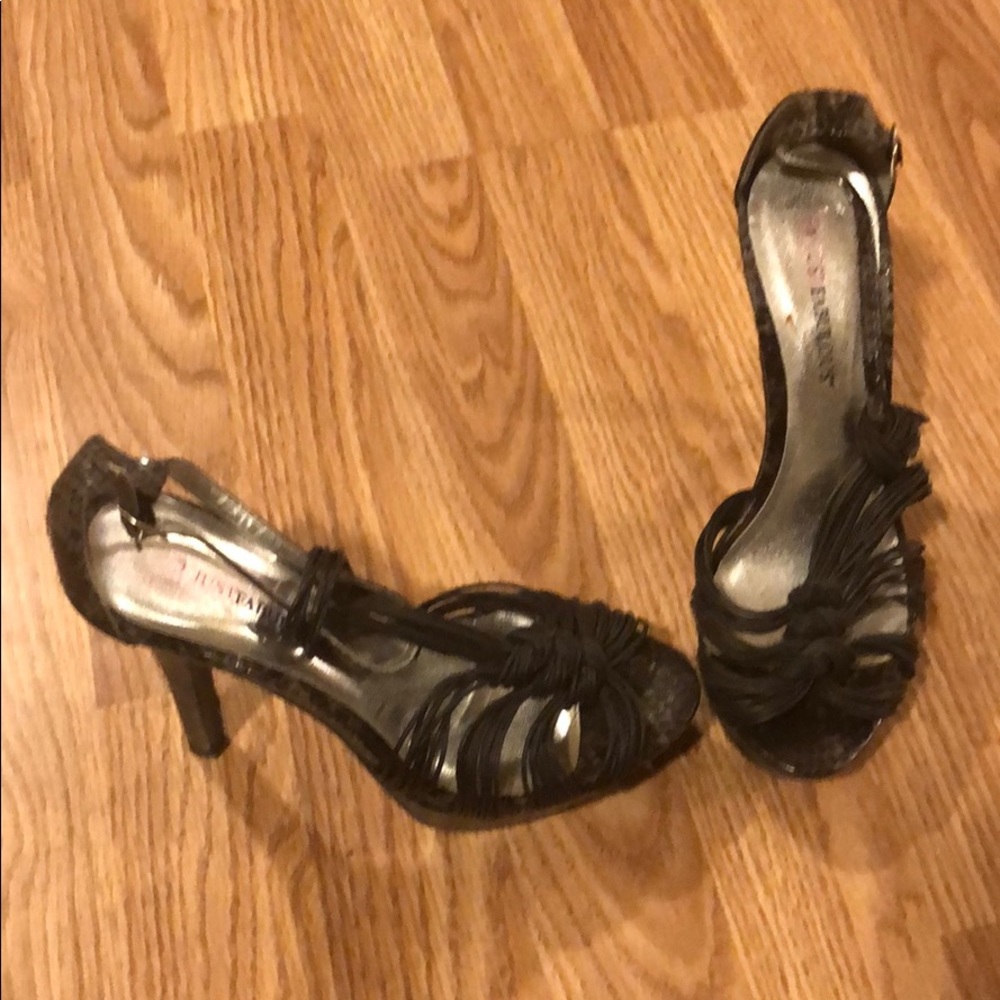 About 4-5” heel stiletto shoes. Worn once.